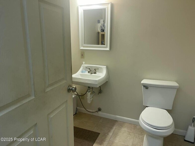 More Photos Of 3700 State Route 118, Dallas Service For Lease