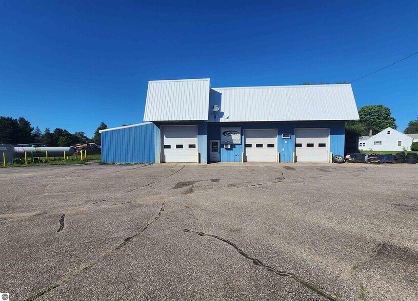More Photos Of 14388 9 Mile Rd, Kaleva Auto Repair For Sale