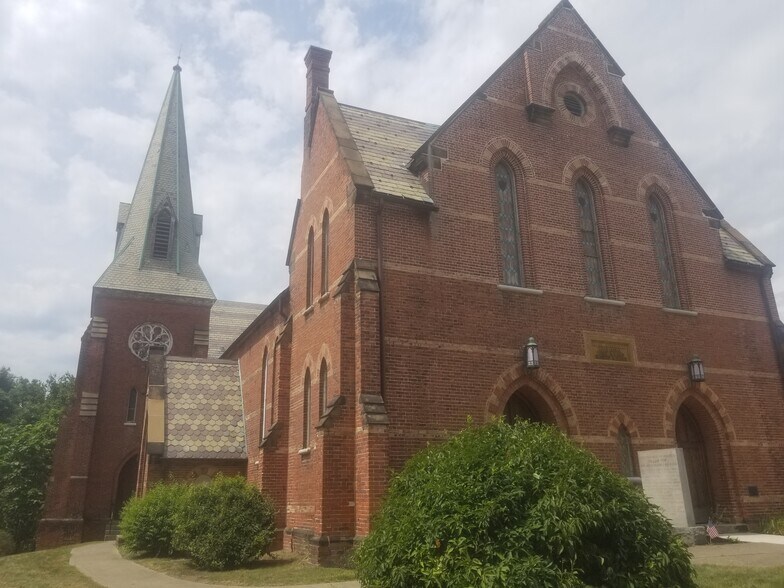 More Photos Of 1113 Wolcott Ave, Beacon Religious Facility For Lease