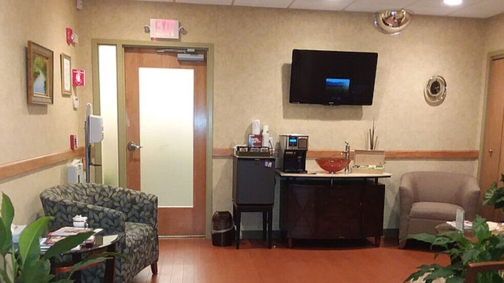 More Photos Of 200 Silver St, Agawam Medical For Lease