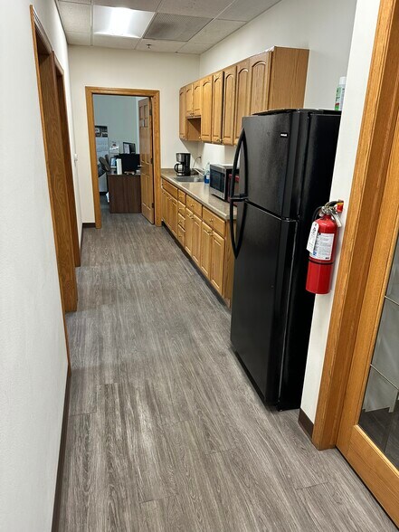 More Photos Of 515 Atlas Ave, Madison Manufacturing For Lease