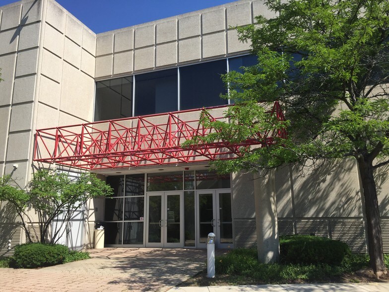 More Photos Of 550 Lake Cook Rd, Deerfield Sports And Entertainment For Sale