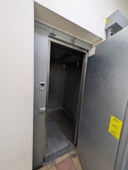 More Photos Of 3727 W Willow Knolls Dr, Peoria General Retail For Lease