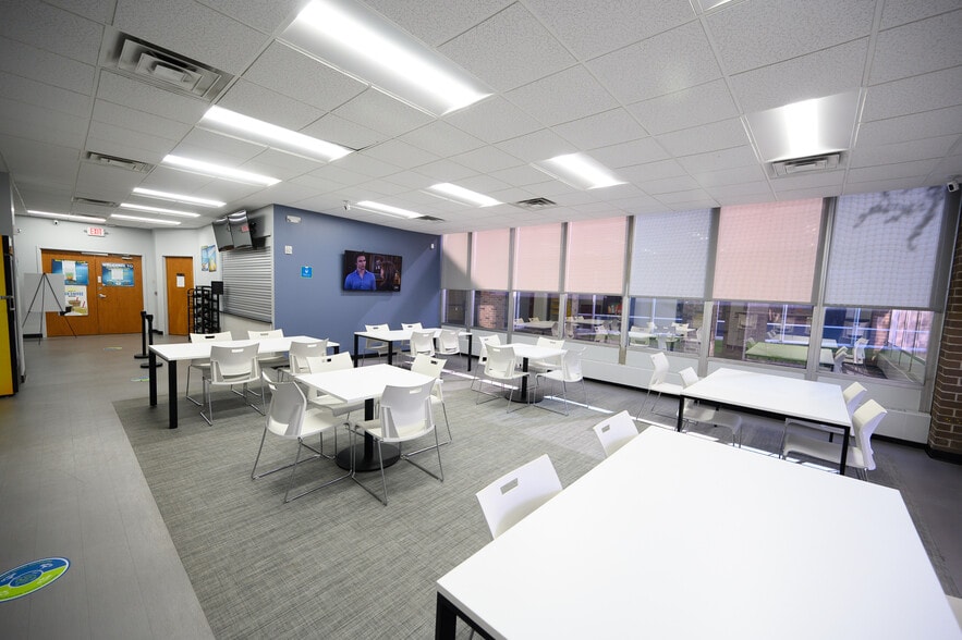 More Photos Of 1099 Wall St W, Lyndhurst Office For Lease