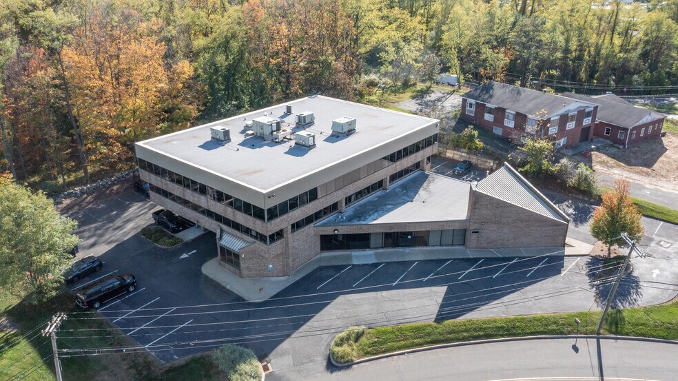 More Photos Of 108 Mill Plain Rd, Danbury Office For Lease