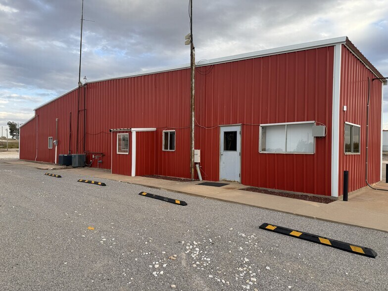 More Photos Of 110 W Twelfth St, Ringwood Warehouse For Sale