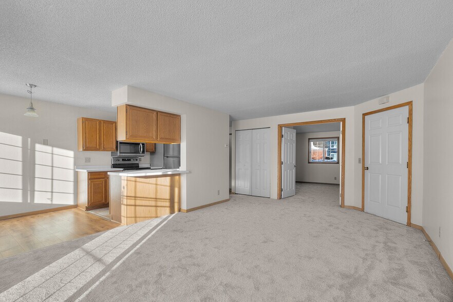 More Photos Of 8254 Windsong Dr, Eden Prairie Apartments For Sale