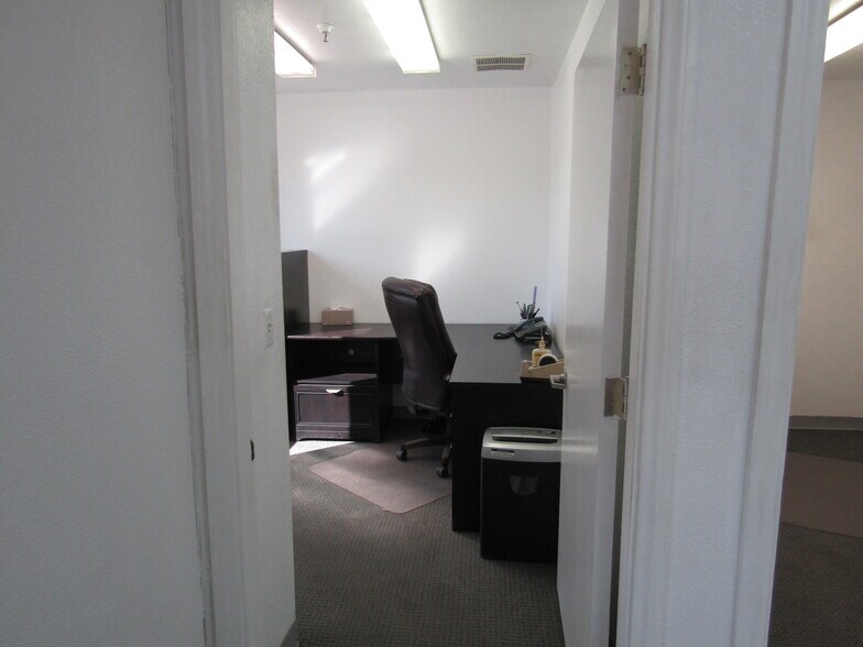 More Photos Of 209 E Brooks Ave, North Las Vegas Distribution For Lease