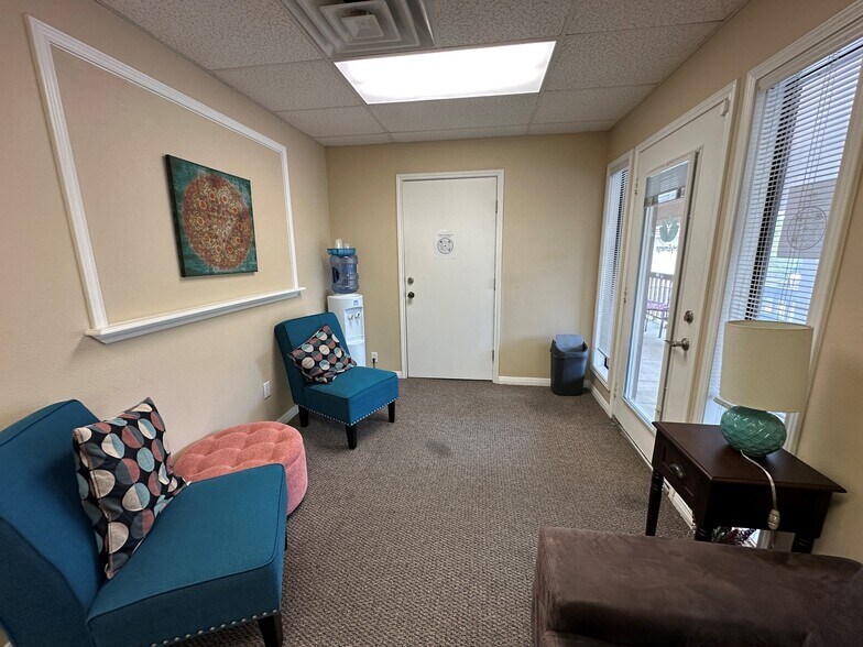 More Photos Of 12343 Hymeadow Dr, Austin Office For Sale