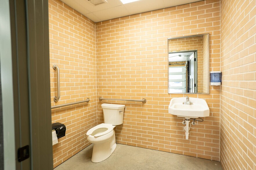 More Photos Of N5550 County Road Z, Onalaska Flex For Sale