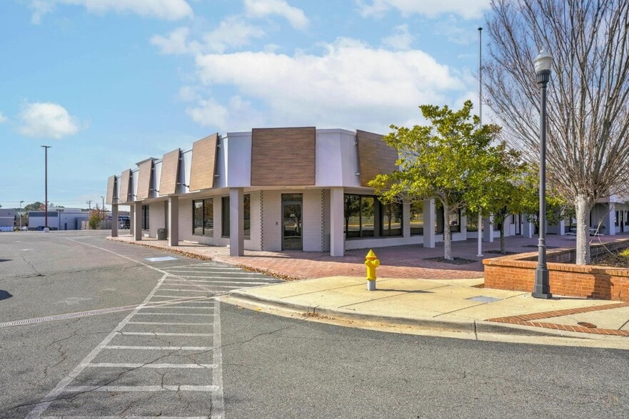 More Photos Of 21801 N Shangri La Dr, Lexington Park General Retail For Lease
