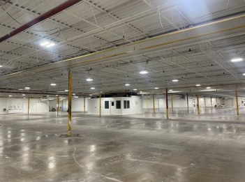 More Photos Of 402 N Main St, Walworth Warehouse For Lease