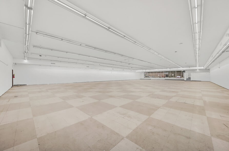 More Photos Of 6704-6720 N Ridge Rd, Madison General Retail For Sale