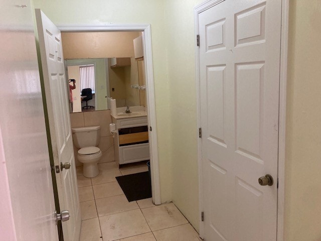 More Photos Of 960 Chalmer Dr, Marco Island Light Manufacturing For Sale