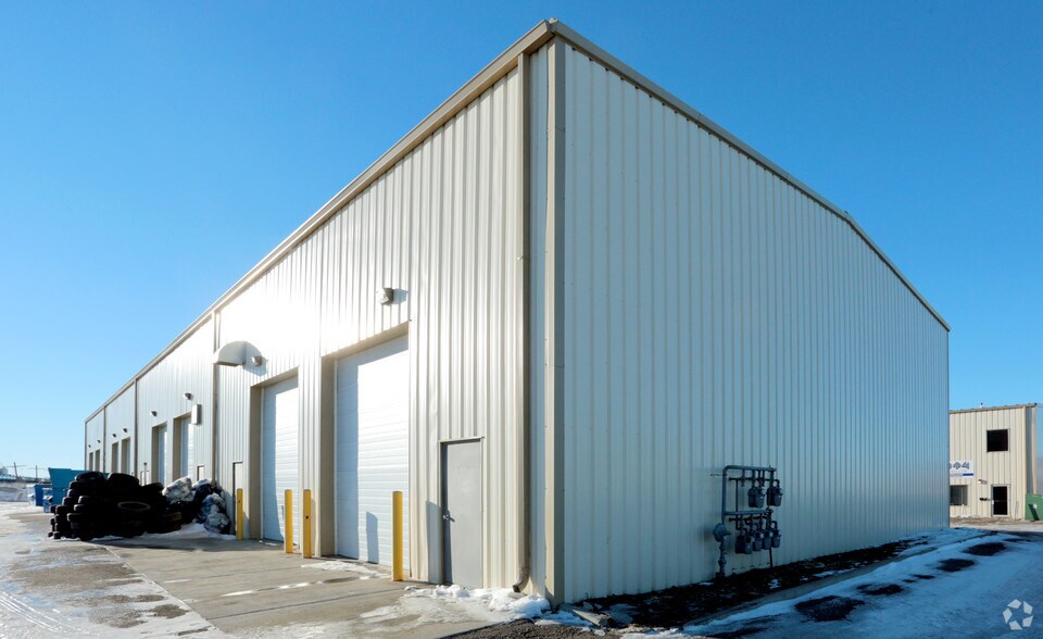 More Photos Of 7611 Sparrow Dr, Leduc Warehouse For Lease