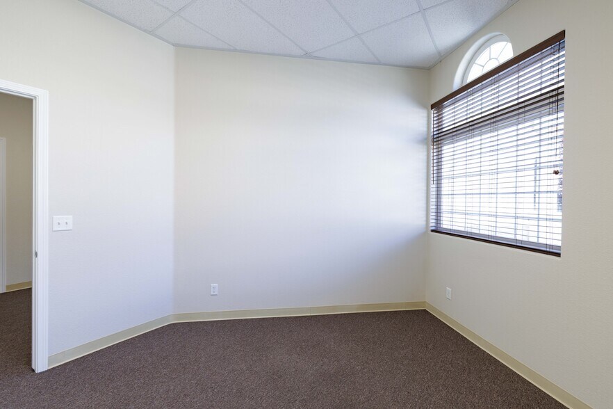 More Photos Of 1565 Shaw Ave, Clovis Office For Lease
