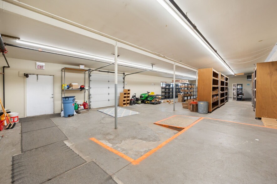 More Photos Of 16 E Industrial Rd, Branford Warehouse For Lease