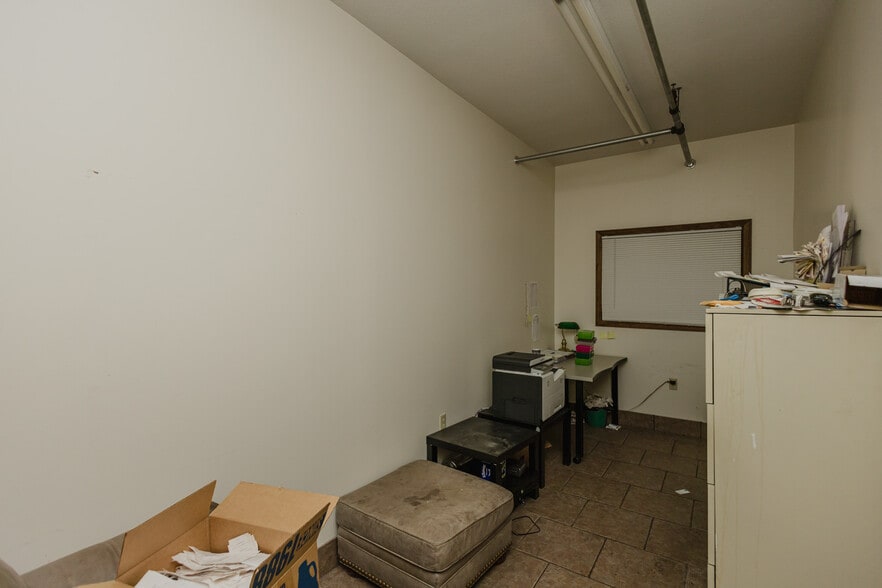 More Photos Of 830 N Kansas Ave, Topeka Bar For Sale