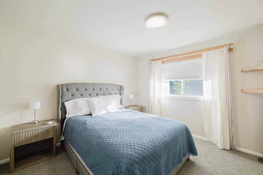 More Photos Of 925 Lamoille Hwy, Lamoille Hotel For Sale