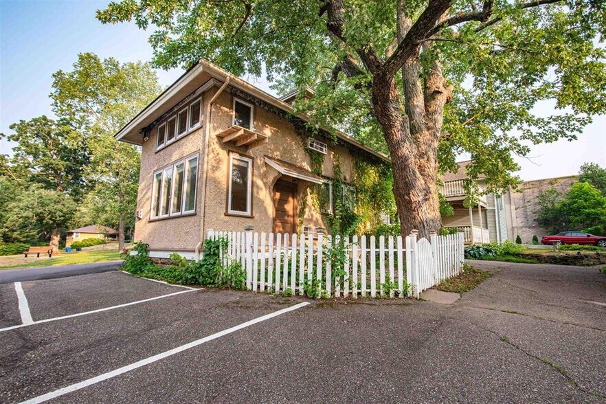 More Photos Of 910 River Rd, Wisconsin Dells Hotel For Sale