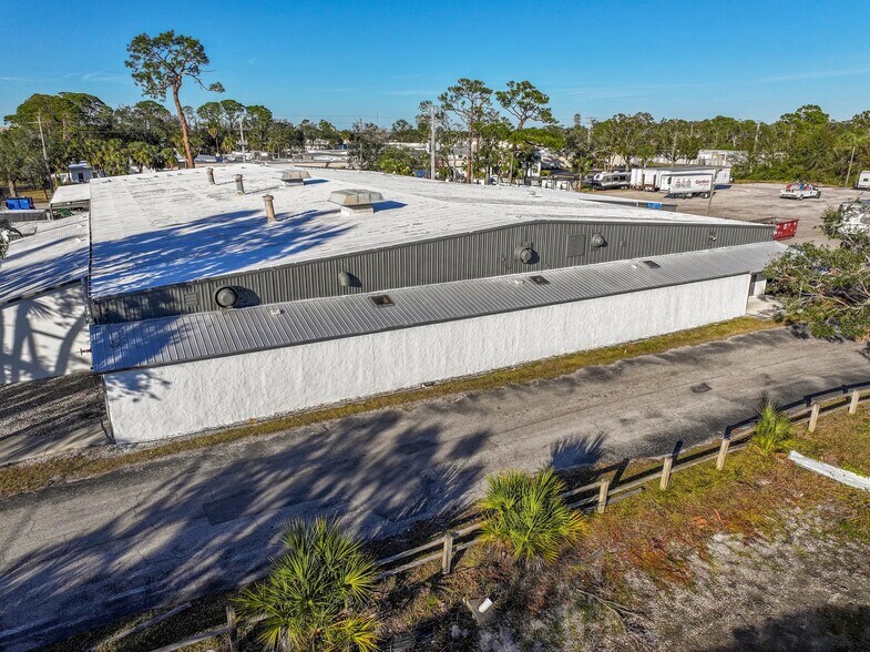 More Photos Of 1816 57th St, Sarasota Warehouse For Sale