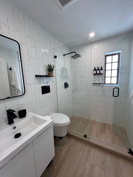 More Photos Of 511 16th St, Miami Beach Hospitality For Sale