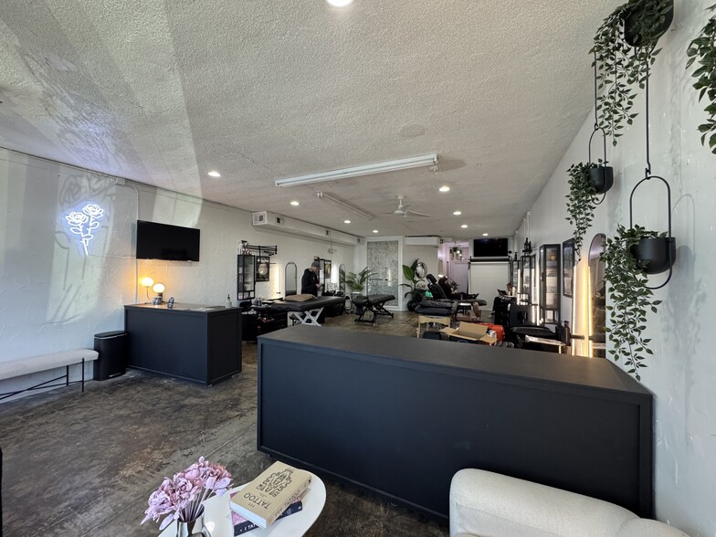 More Photos Of 4320-4352 S Manhattan Ave, Tampa General Retail For Lease