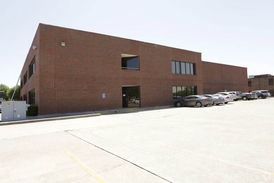 More Photos Of 14465 Webb Chapel Rd, Farmers Branch Office For Lease