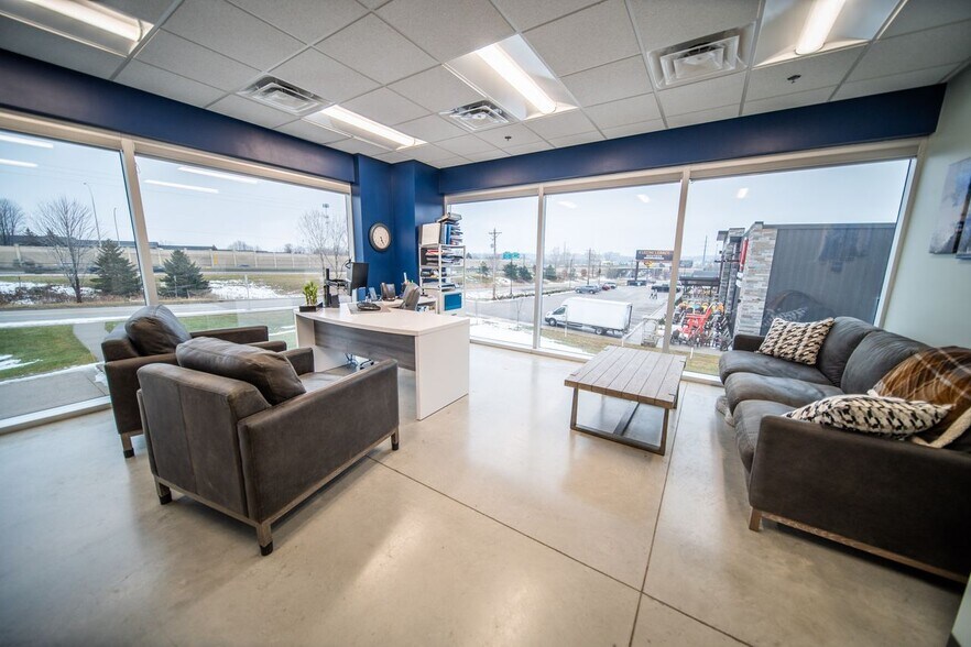 More Photos Of 1820 14th St NW, Rochester Showroom For Sale