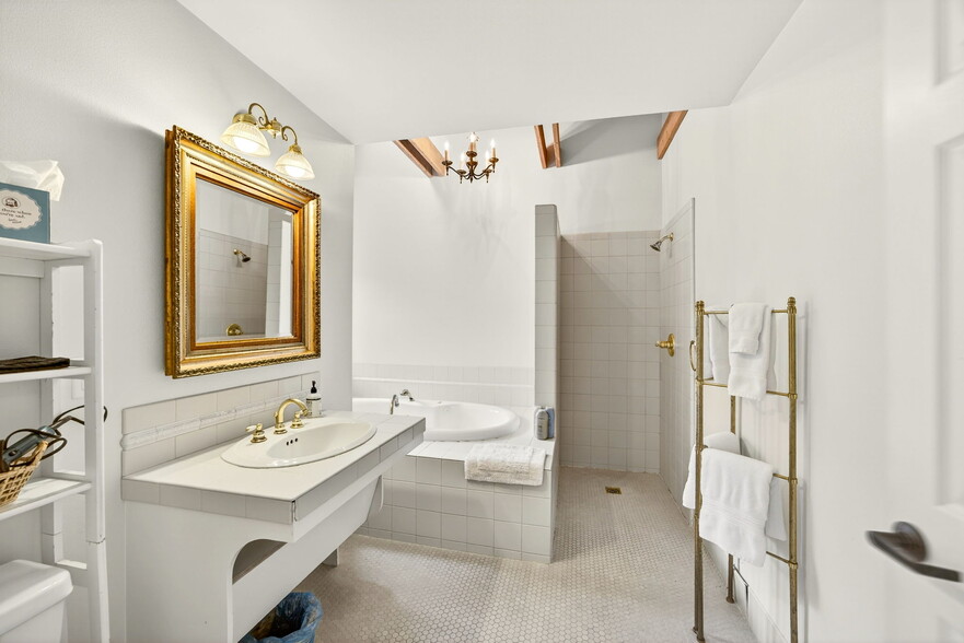 More Photos Of 668 N Main St, Ashland Hospitality For Sale