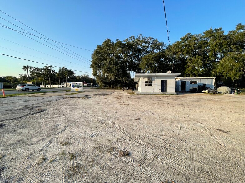 More Photos Of 830 S Main St, Wildwood Auto Dealership For Sale