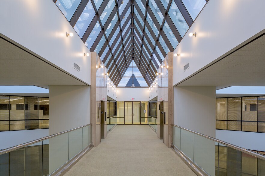 More Photos Of 263 N Sam Houston Pky E, Houston Office For Lease