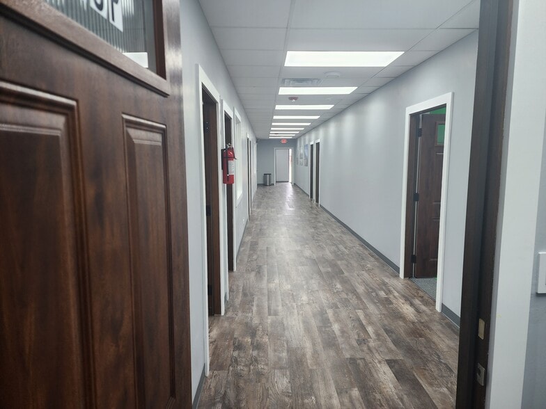 More Photos Of 1280-1330 Powis Rd, West Chicago Truck Terminal For Sale