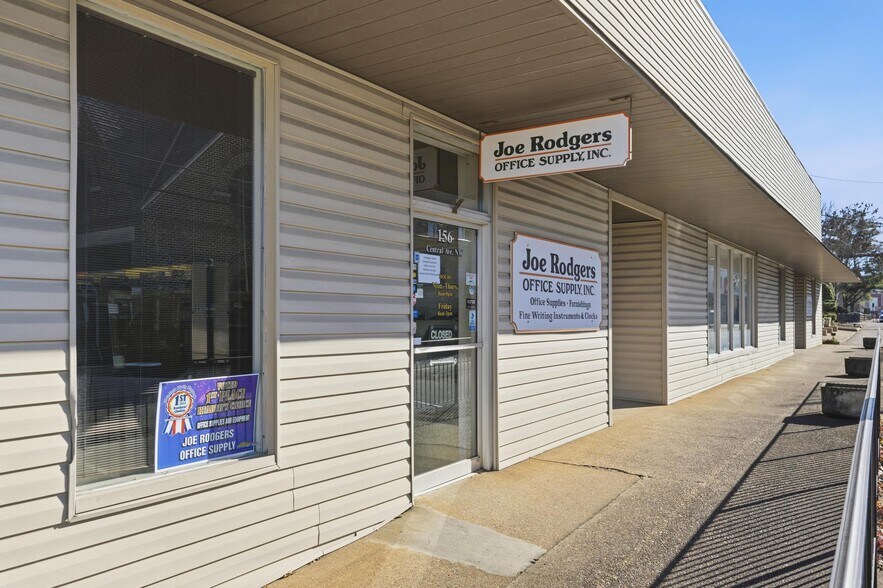 More Photos Of 156 Central Ave NW, Cleveland Convenience Store For Sale