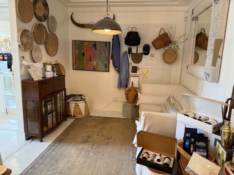 More Photos Of 1219 N Orange Ave, Orlando Storefront Retail Office For Lease