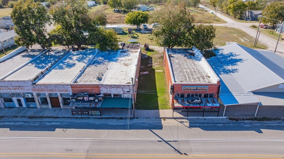 More Photos Of 4153 3rd St, Walnut Springs General Retail For Sale