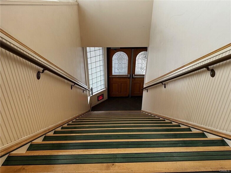 More Photos Of 200 Wall St, Chico Bar For Sale