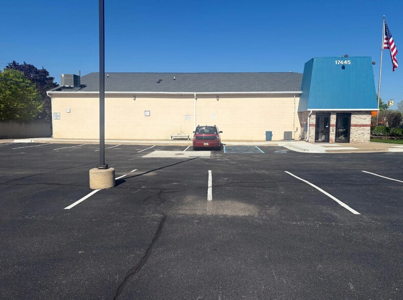 More Photos Of 17445 Ecorse Rd, Allen Park Office For Sale