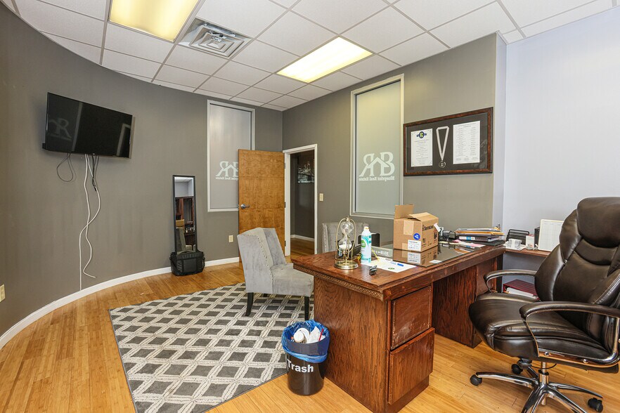 More Photos Of 8311 Two Notch Rd, Columbia Office For Sale