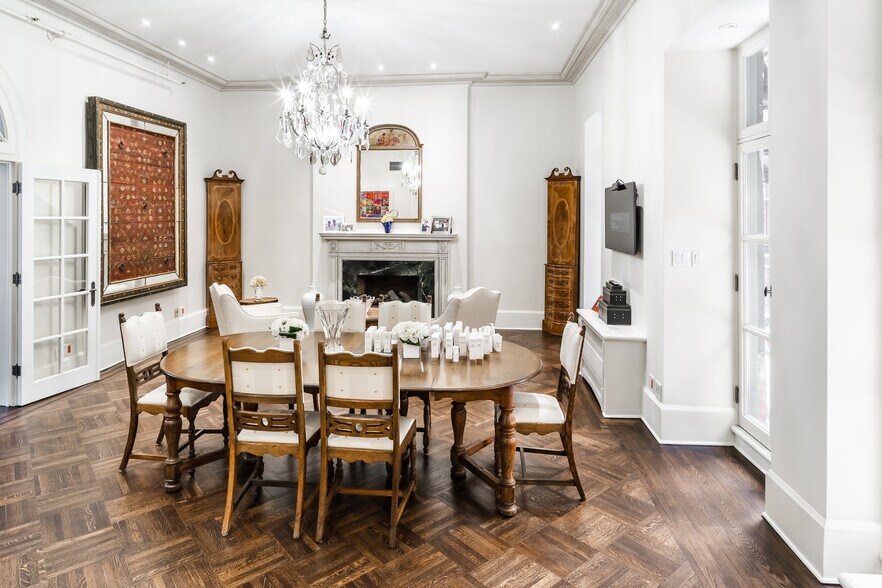 More Photos Of 1175-1183 Pl Du Frère-André, Montréal Office For Sale