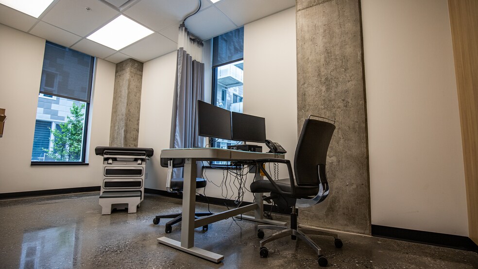 More Photos Of 2601 Rue William Tremblay, Montréal Healthcare For Lease