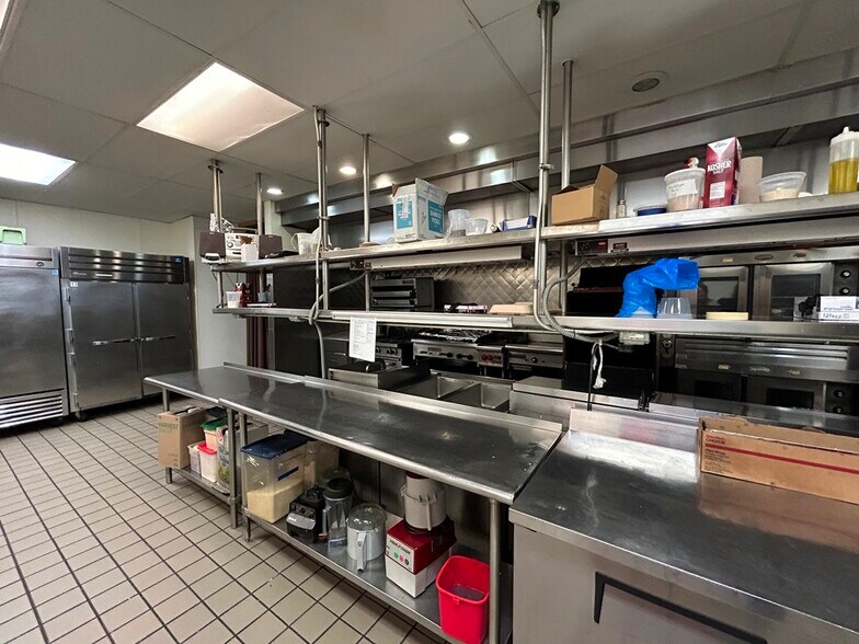 More Photos Of 2323 N Milwaukee Ave, Chicago Restaurant For Sale