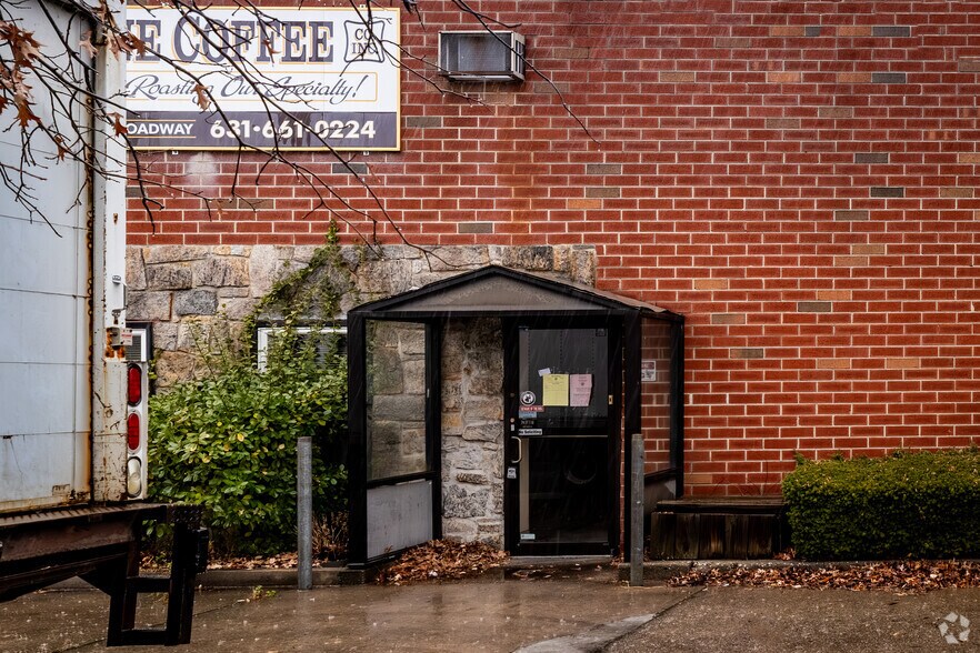 More Photos Of 501 Broadway, West Babylon Manufacturing For Sale