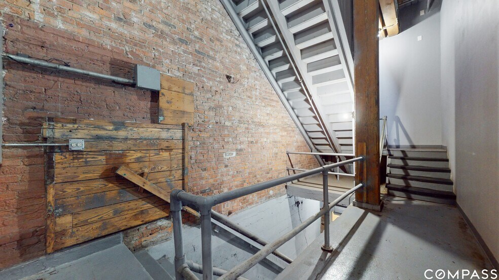 More Photos Of 2241 S Wabash Ave, Chicago Loft Creative Space For Sale