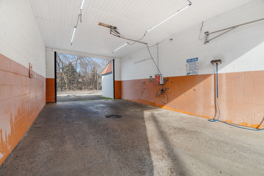 More Photos Of 1620 Keuper Blvd NE, Massillon Carwash For Sale