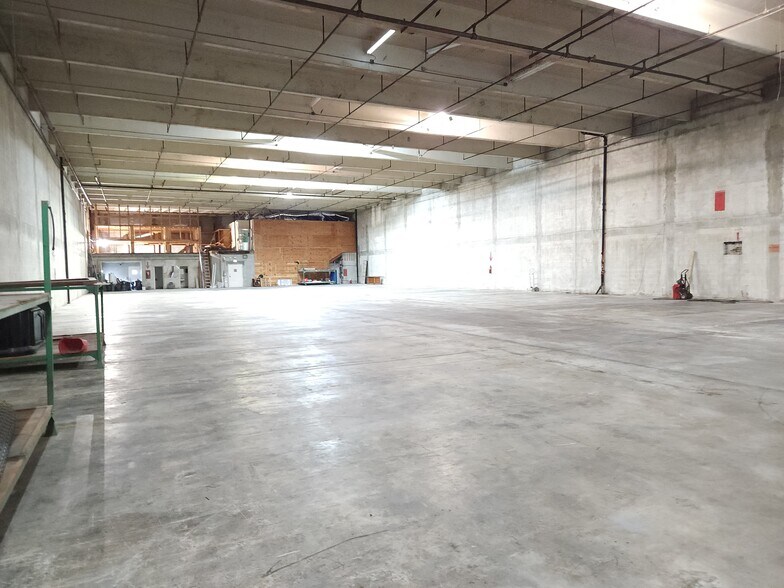 More Photos Of 650 NW 105th St, Miami Warehouse For Lease