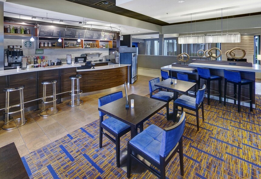 More Photos Of 1801 Milwaukee Ave, Glenview Hotel For Sale