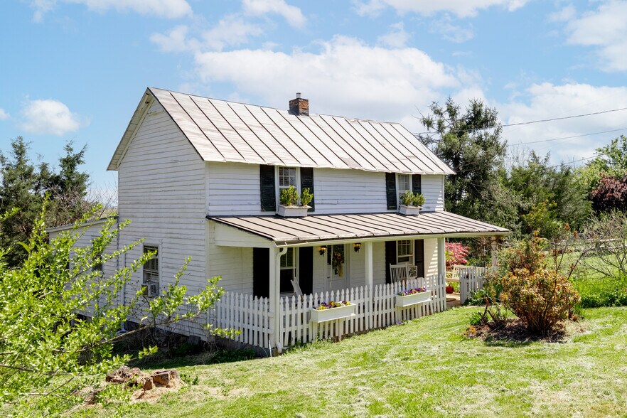 More Photos Of 2416 Lowesville Rd, Amherst Hospitality For Sale