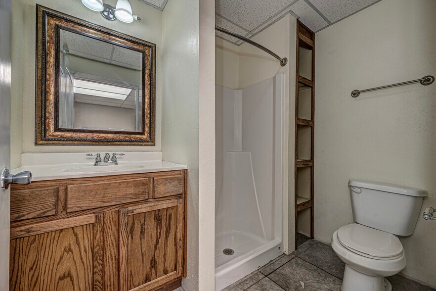 More Photos Of 116 N 2nd St, Noble Light Manufacturing For Lease