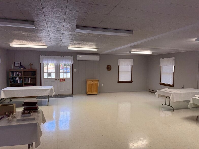 More Photos Of 150 Chapel Rd, Middletown Specialty For Sale